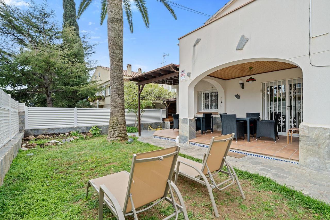 Global Maria - Villa With Bbq In קמברילס מראה חיצוני תמונה